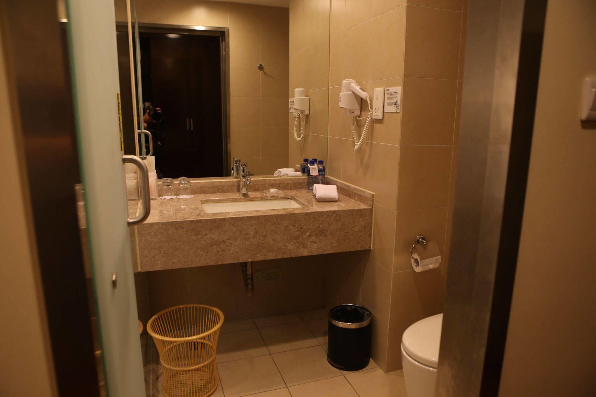 Benjoy Hotel - Jinqiao Branch Шанхай Экстерьер фото