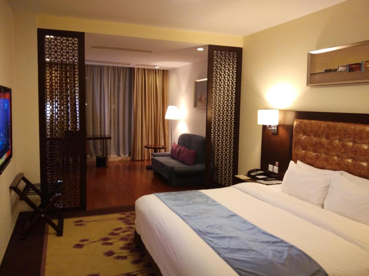 Benjoy Hotel - Jinqiao Branch Шанхай Экстерьер фото